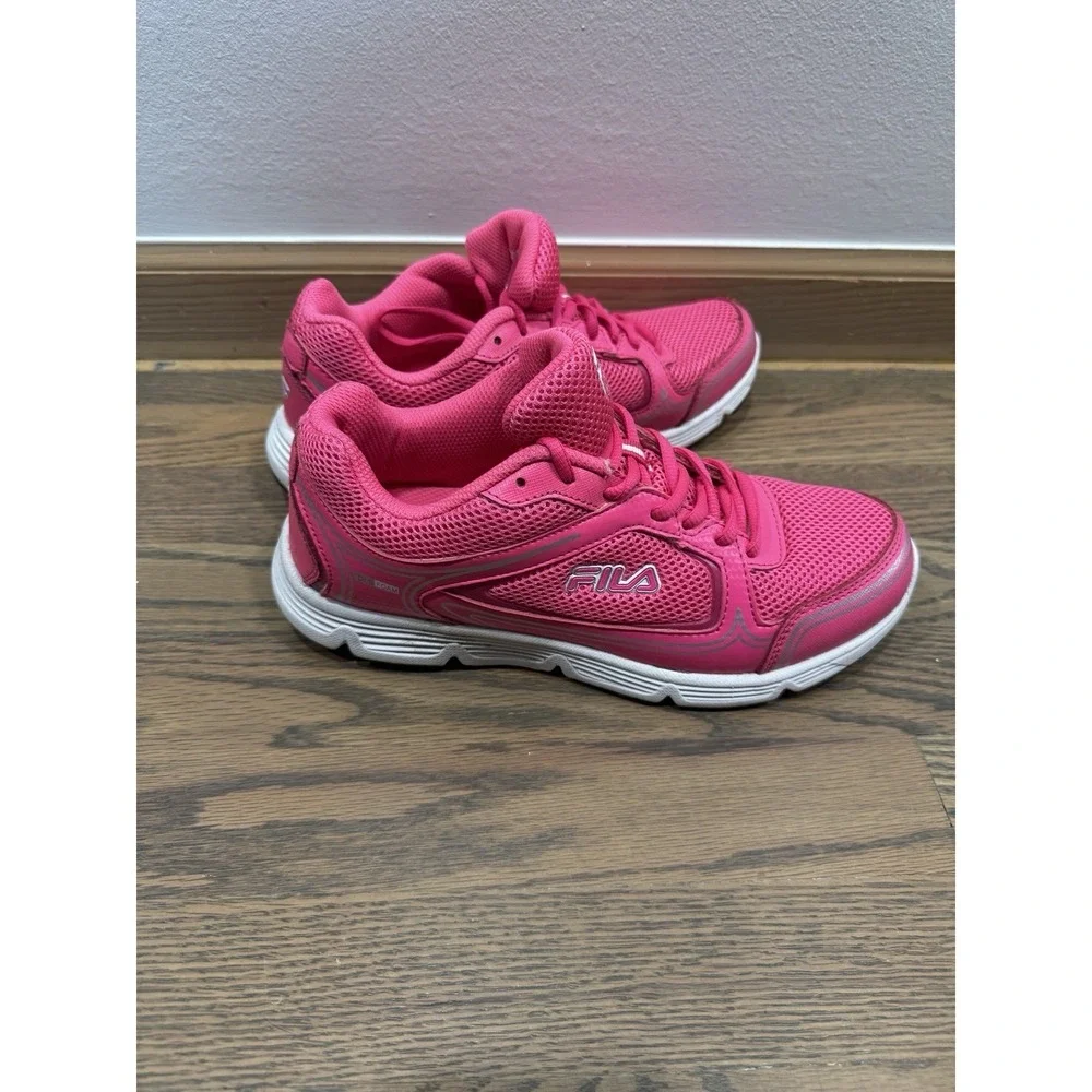 Fila Sport Soar 2  Women's size 8.5 Hot Pink ‎ Silver RUNNING WALKING Tennis